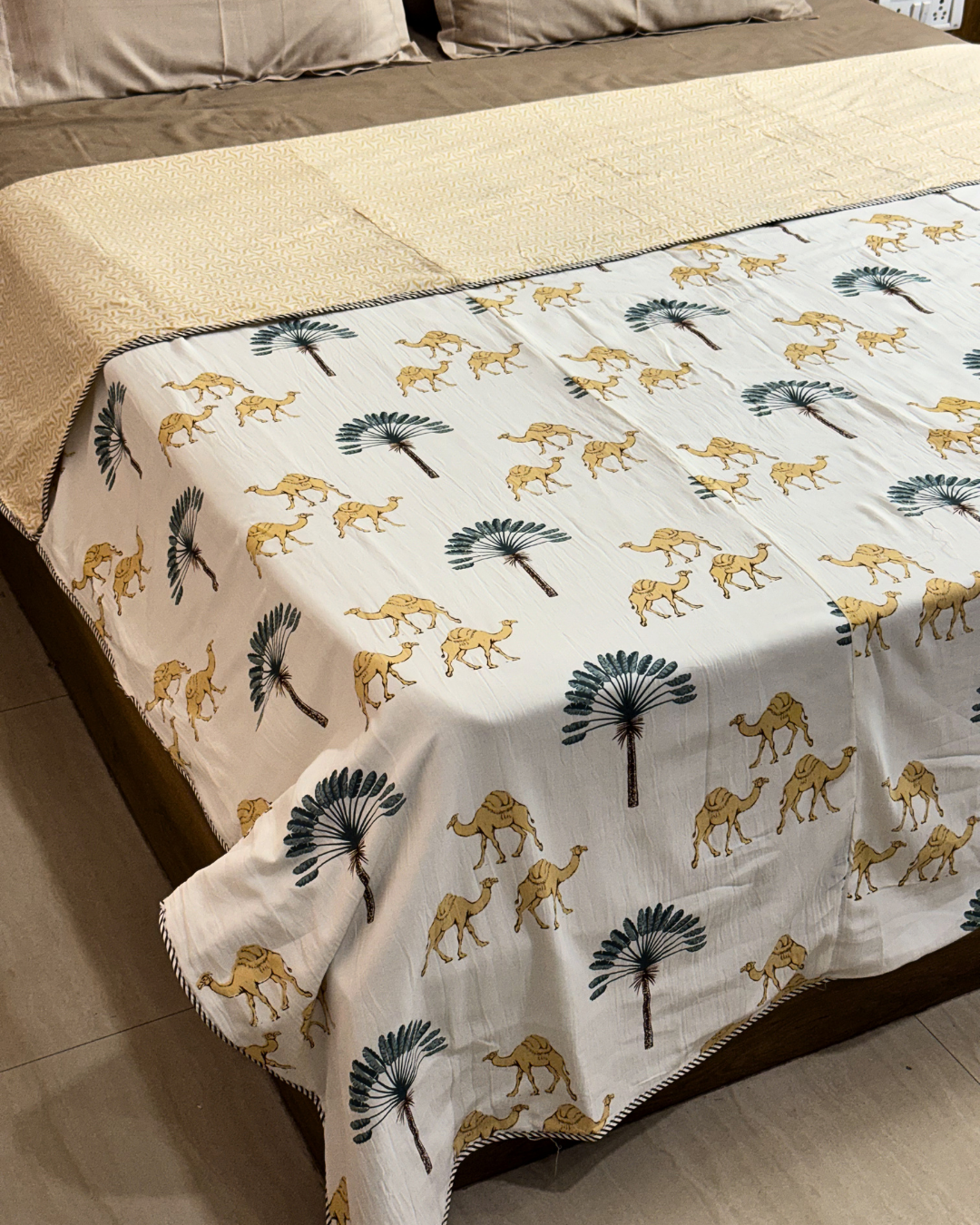 Desert Palm & Camel Print Double Bed AC Dohar | Lightweight Reversible Cotton Summer Blanket - FaagHomes