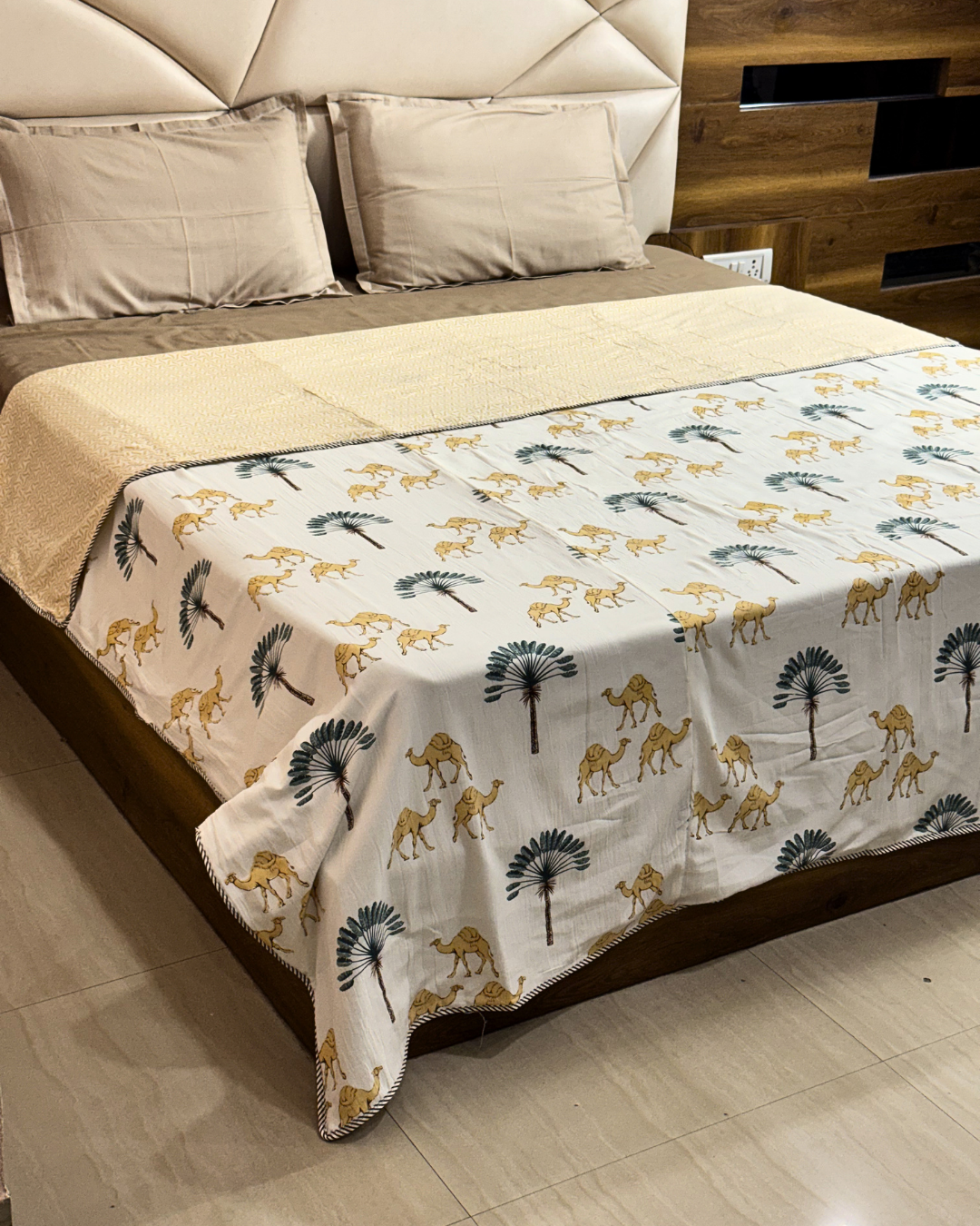 Desert Palm & Camel Print Double Bed AC Dohar | Lightweight Reversible Cotton Summer Blanket - FaagHomes