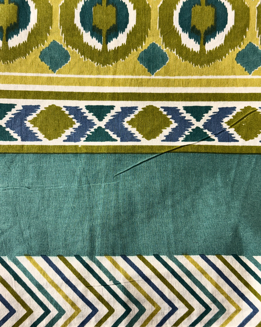 Maharaja Royal Ikat Elegance Pure Cotton King Size Bedsheet And Two Pillow Covers (120X120 Inches) - FaagHomes
