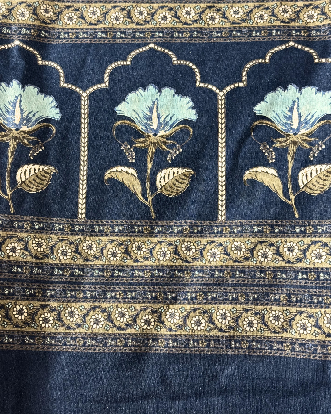 Maharaja Royal Indigo Floral Pure Cotton King Size Bedsheet And Two Pillow Covers (108X108 Inches) - FaagHomes