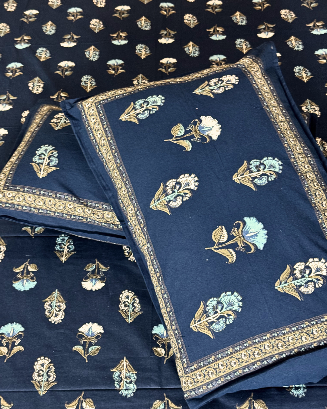 Maharaja Royal Indigo Floral Pure Cotton King Size Bedsheet And Two Pillow Covers (108X108 Inches) - FaagHomes