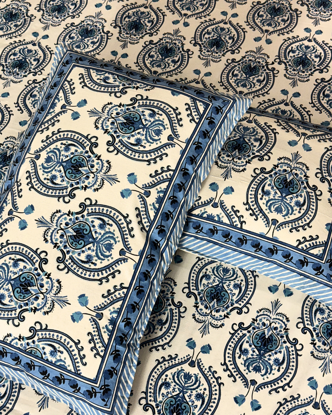 Neelkamal Royal Print Double Bedsheet And Two Pillow Covers - FaagHomes