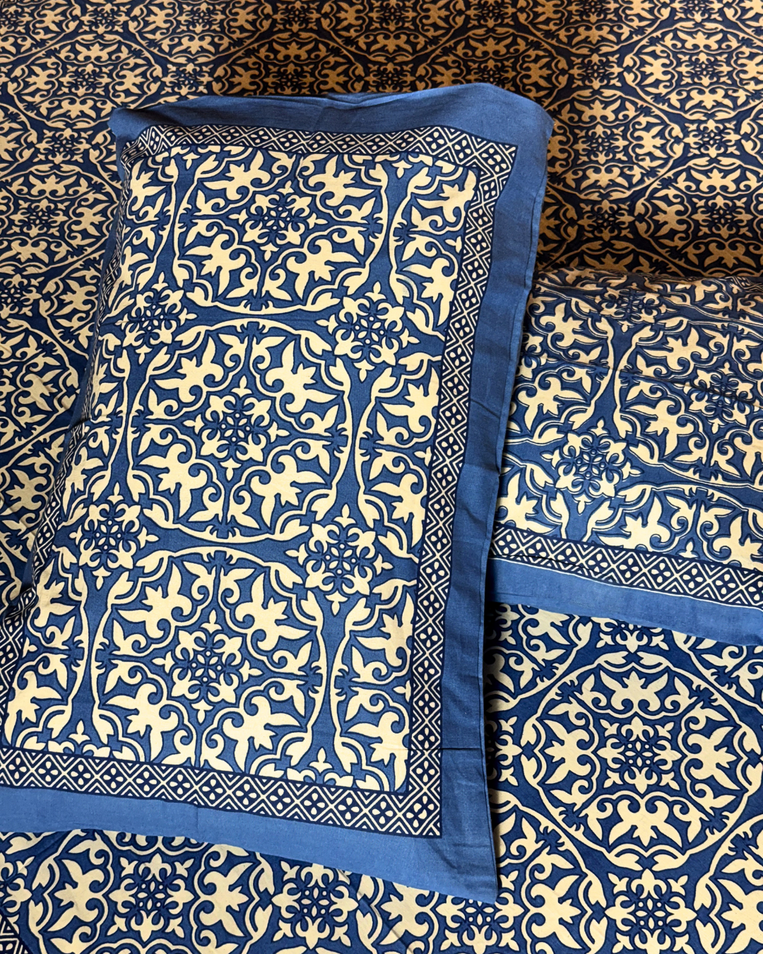 Royal Blue Tile Print Pure Cotton King Size Bedsheet And Two Pillow Covers 90 X 100 Inches - FaagHomes