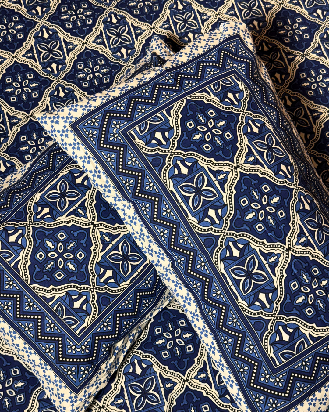 Royal Indigo Tile Pure Cotton King Size Bedsheet And Two Pillow Covers 90 X 100 Inches - FaagHomes