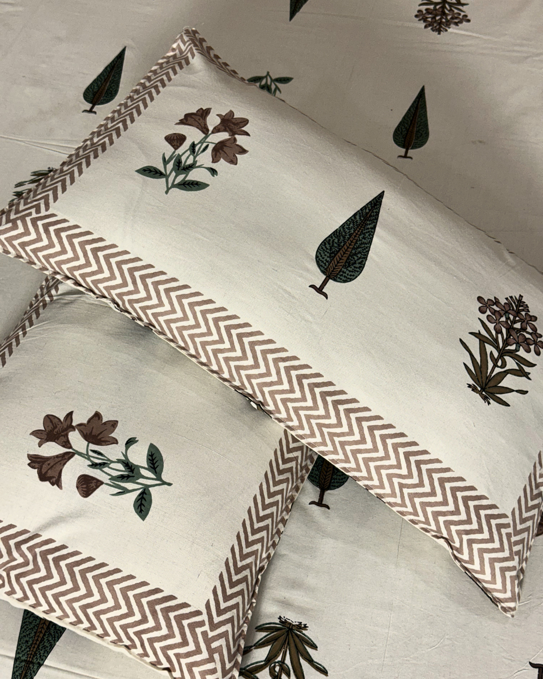 Udaipur Botanical Elegance Bed Sheet And Two Pillow Covers 90 X 108 - FaagHomes