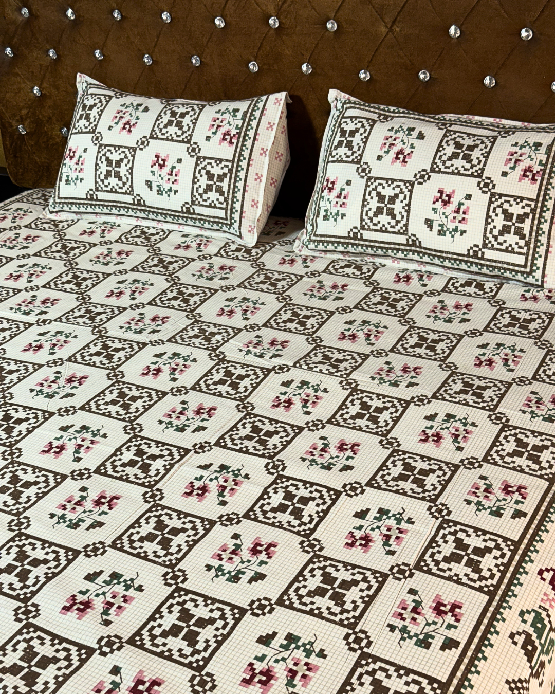 Vintage Floral Checkered Cotton Bedsheet Set with 2 Pillow Covers | Elegant Double Bed Bedsheet - FaagHomes